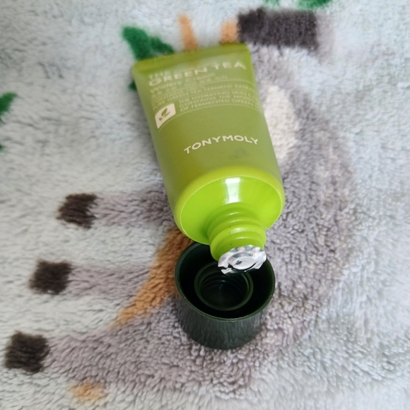 Skincare Bundle - Picture 5 of 7